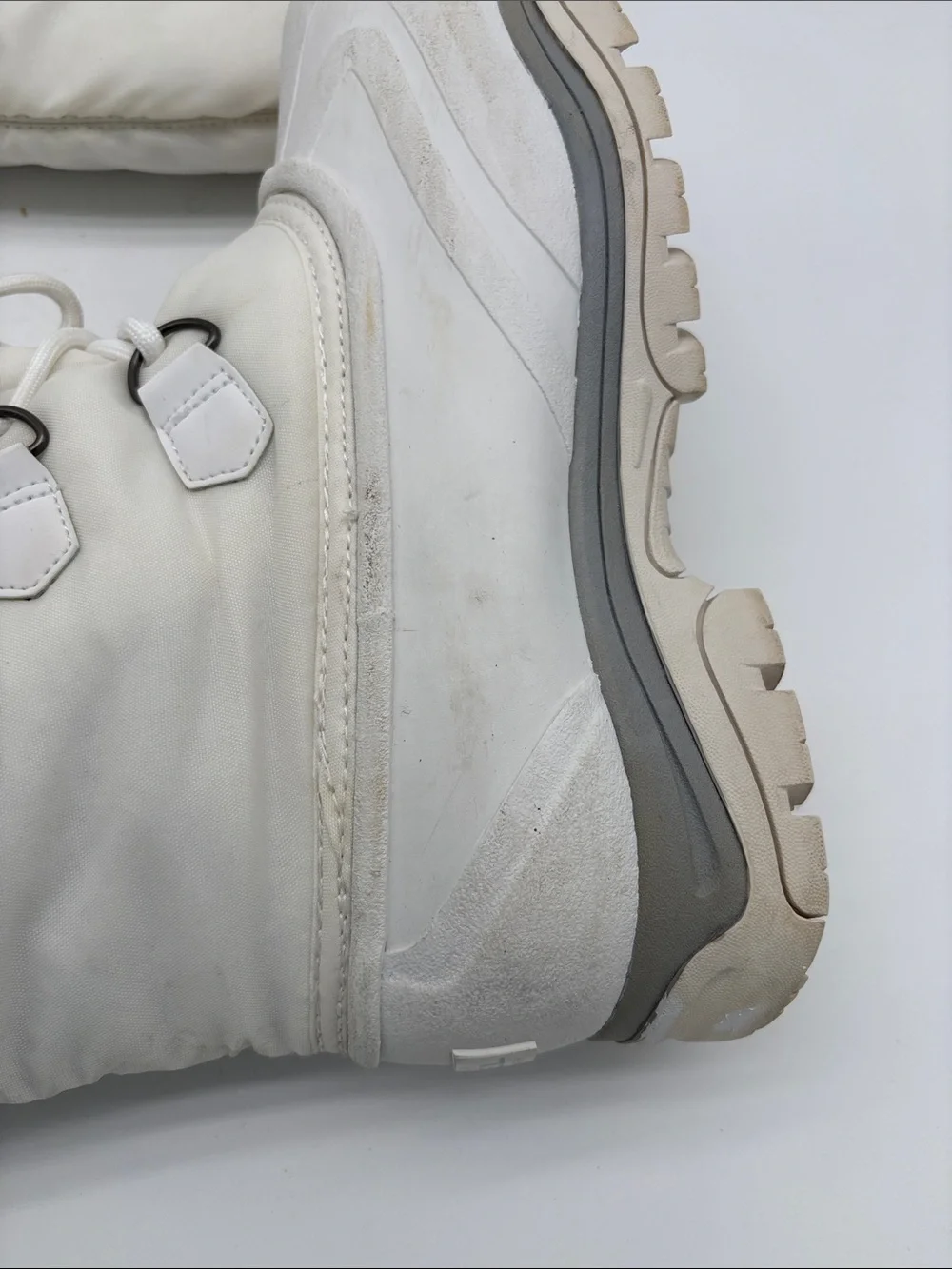 Sorel snow lion